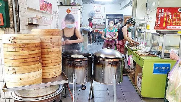 04_台北市光復市場美食_周家豆腐捲.jpg